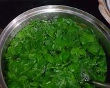 Foto langkah ke 3 dari resep Sayur Bening Daun Kelor.