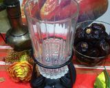 A picture of step 3 of Date milky  shake.
