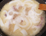 Foto del paso 2 de la receta: Calamares encebollados con gambas