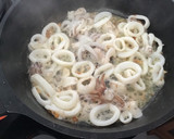 Foto del paso 2 de la receta: Espaguetis con calamares y tomates cherry