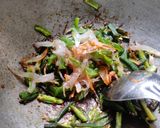 A picture of step 2 of Crispy bhindi capsicum.
