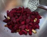 A picture of step 2 of Beetroot coconut chutney.