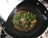 A picture of step 5 of Pan fry chicken with basil & spring onion sauce.