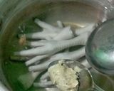Foto langkah ke 3 dari resep Sup Ceker Ayam & Sayuran.