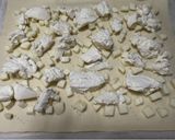 Foto del passaggio 3 della ricetta Sfoglia con Cipolla Rossa, Stracchino e Mozzarella