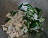 Foto langkah ke 3 dari resep Tumis cumi jagung manis.