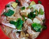 Foto langkah ke 2 dari resep Ayam kukus bawang putih.