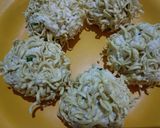 Foto langkah ke 3 dari resep Bola-Bola tahu rambutan mie telur.