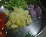 A picture of step 2 of Peanut aloo capsicum roll.