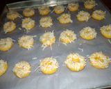 Foto langkah ke 4 dari resep Thumbprint Cookies Strawberry.