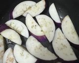 Gambar langkah 1 resipi Tauhu dan terung goreng tumis.