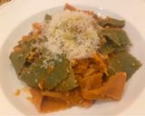 Foto del passaggio 6 della ricetta Maltagliati rossi e verdi al sugo di pinoli e cipolla 🧡
