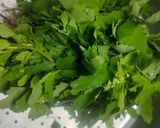 A picture of step 1 of Bathua Saag er Ghonto (Bathua Sabzi).