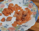 Foto del paso 4 de la receta: Empanada de hojaldre de salmón fresco y gambas