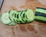 Foto del paso 1 de la receta: Ensalada de pepino con kiwi