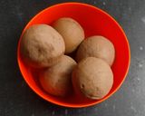 A picture of step 1 of Chikoo basundi.
