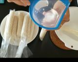 Foto langkah ke 4 dari resep Lontong plastik kukus.