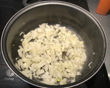Foto del paso 2 de la receta: Sepia en salsa de tomate