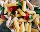 Hình bước làm 2 của món Salad Nui Ống Trộn Ức Gà Rau Củ Healthy