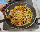 Foto langkah ke 5 dari resep Mie Goreng Jawa Spesial.