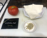 Foto del paso 1 de la receta: Ensalada de tomate con queso fresco orégano y aliño con Vidalim