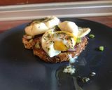 Foto del paso 9 de la receta: Huevos Touché! Tosta de huevos poché, sobre ajo puerro y cebolla morada