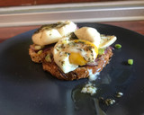 Foto del paso 9 de la receta: Huevos Touché! Tosta de huevos poché, sobre ajo puerro y cebolla morada