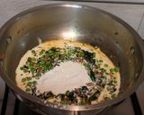 A picture of step 9 of Methi Matar Malai.