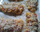 Foto langkah ke 6 dari resep Caterpillar Bread.