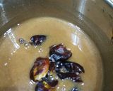 A picture of step 5 of Imli or khajoor ki chutney.