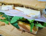 Foto del paso 3 de la receta: Bocadillo de fiambre de pollo con rúcula y queso trufado