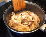 Foto del paso 6 de la receta: Espaguetis al aglio con gambas y setas