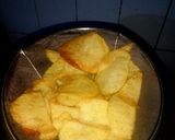 Foto langkah ke 3 dari resep Keripik kentang goreng.