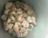 Hình bước làm 2 của món Gà nấu/ hầm coca