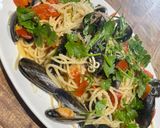 A picture of step 12 of Spaghetti of tomato and mussels.