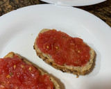 Foto del paso 1 de la receta: Tostadas de un desayuno Mediterraneo: desayuno saludable 🔆