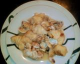 Foto del paso 4 de la receta: Cazón con almejas en salsa de limón