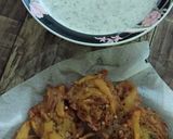 A picture of step 4 of Pakoray(Aloo aur pyaz ke).