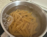 Foto del paso 1 de la receta: Penne con salsa de soja, verduras y gambas