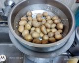 A picture of step 1 of Baby potato and cornflour fry.