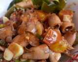 Foto langkah ke 4 dari resep Oseng Cumi Asin Pedas Manis.