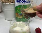 Foto langkah ke 6 dari resep Strawberry matcha latte.