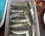 Foto del paso 1 de la receta: Sardinas fritas con papas cocidas y tomate