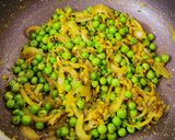 A picture of step 7 of Hare Matar Ki Ghugni.