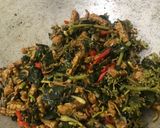 Foto langkah ke 4 dari resep [212] Tumis Daun & Kembang Pepaya Teri Tempe.