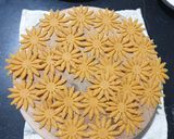 A picture of step 5 of Chakri phool.