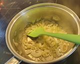 A picture of step 1 of Mi sopa de fideos y langostinos (prawn and noodle soup).