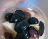 Foto langkah ke 1 dari resep MPASI 6 bulan - Banana with Autumn Grape.