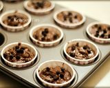 Foto langkah ke 5 dari resep Muffin coklat super nyoklat,NO MIXER hasil tinggi menjulang alias High Dome! XD.