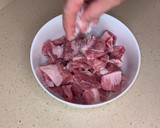 Foto del paso 2 de la receta: Estofado de secreto ibérico con cerveza negra